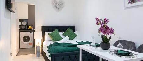 WiFi, bed sheets