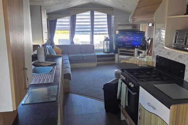 Private kitchen - Cayton Bay 3 bedroom holiday home (Scarborough)
