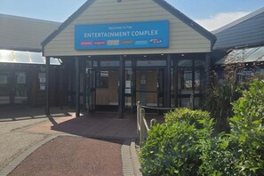 Exterior - Cayton Bay 3 bedroom holiday home (Scarborough)