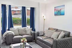 Living area - Nottingham Home 4 Bedrooms sleeps 7 city hospital (Nottingham)