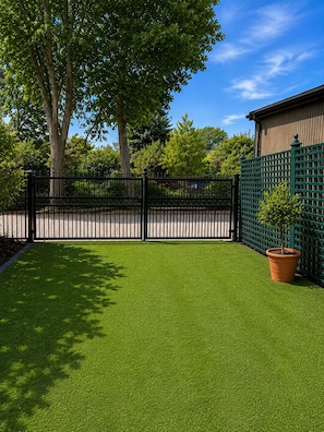 Property grounds - Sleeps2-WatersideStudio-RiverViews-25minToHeathrow (Hampton)