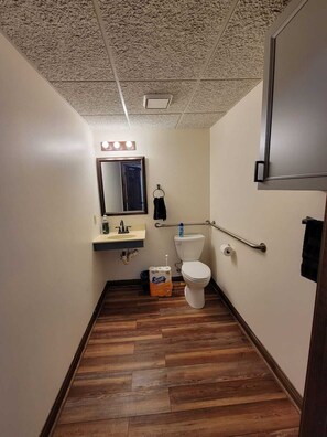 Bathroom - Liberty Landing – Walk Everywhere in Santa Claus! (Santa Claus)