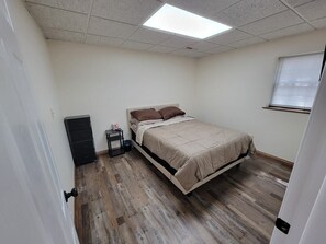 Room - Liberty Landing – Walk Everywhere in Santa Claus! (Santa Claus)