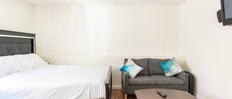 1 bedroom, iron/ironing board, WiFi, bed sheets