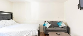 Fantastic 1-bedroom studio in welcoming Oakland near Oakland Zoo