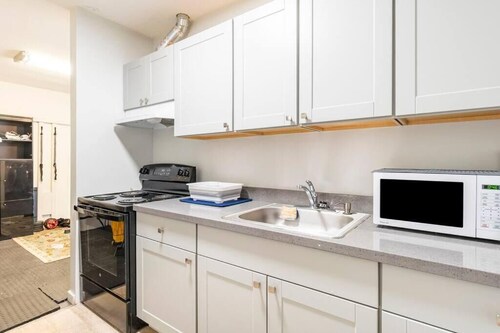 Fantastic 1-bedroom studio in welcoming Oakland near Oakland Zoo