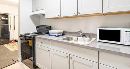 Fantastic 1-bedroom studio in welcoming Oakland near Oakland Zoo
