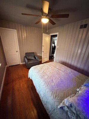 Room - Brilliant 3-bedroom house with AC in Oklahoma City (Oklahoma City)