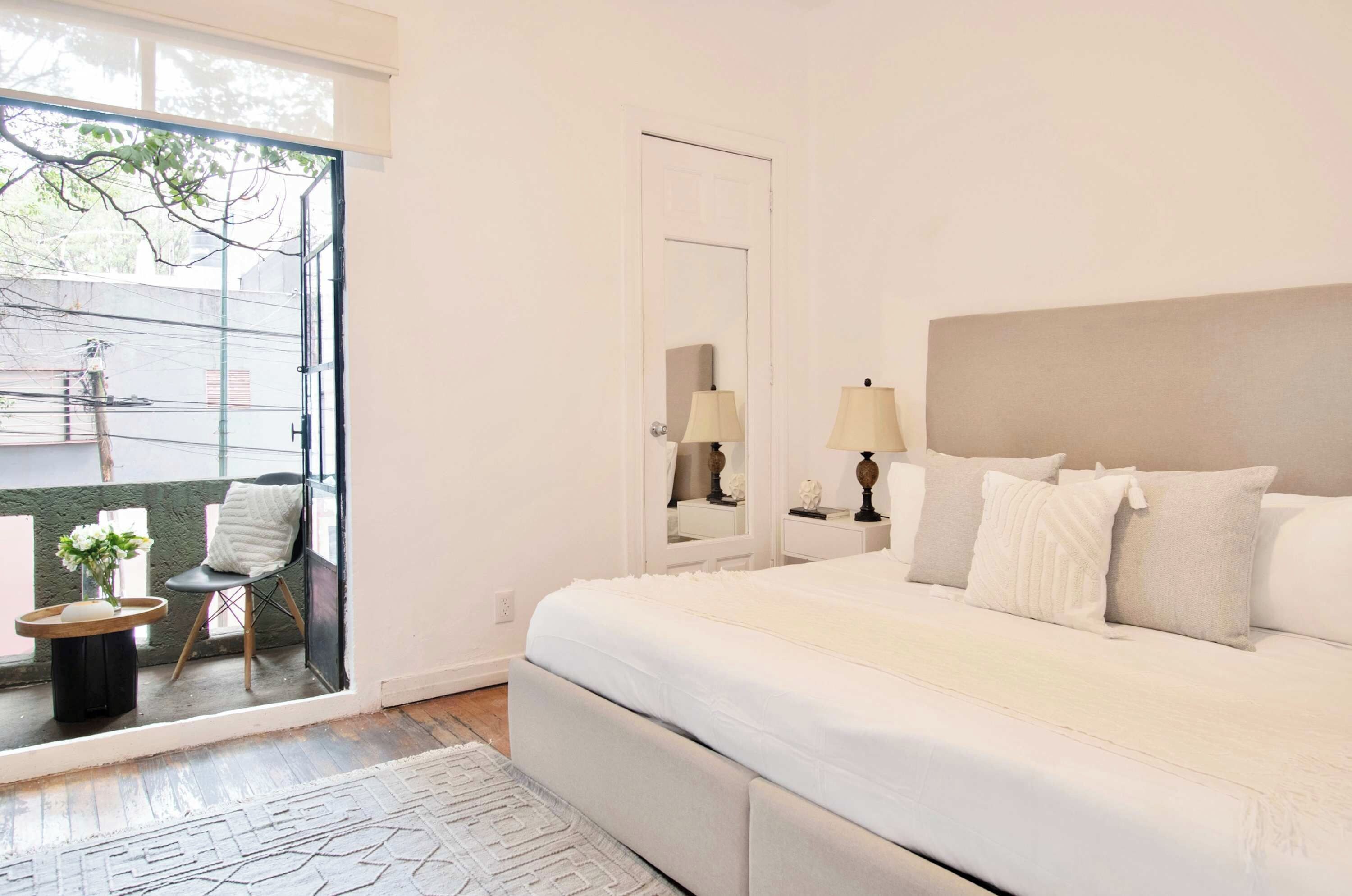 5 bedrooms, iron/ironing board, WiFi, bed sheets
