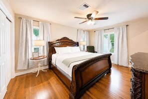 Desk, iron/ironing board, WiFi, bed sheets - The Coop & Roost | Hot Tub & Cowboy Pool! (Fredericksburg)