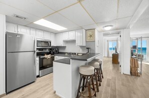 Private kitchen - Gulf-Front 2br/2ba Condo w/ Balcony, Pool & Tennis (Panama City Beach)