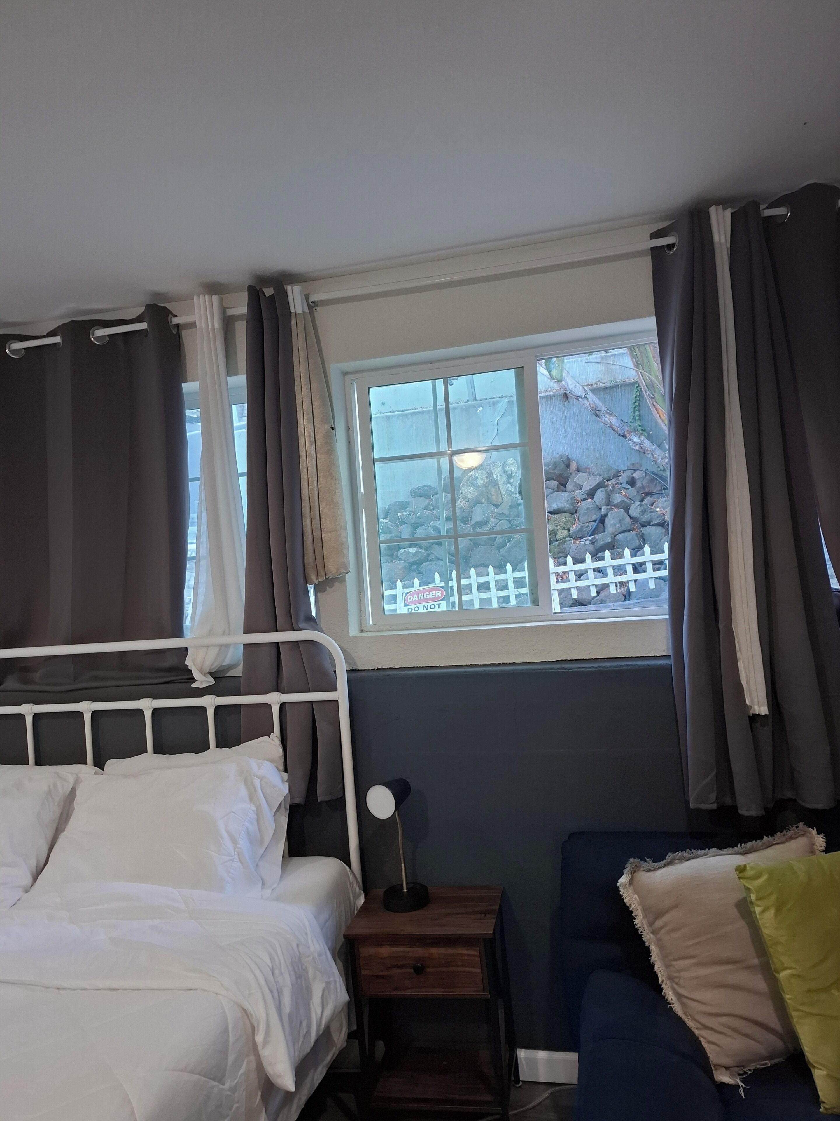 Adorable Queen Bed Oakland Zoo With Private Space And Cool Ac - Castro Valley, CA