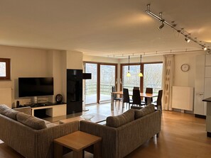 TV - Walensee House & Apartments, (Unterterzen), by Interhome (Unterterzen)