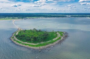 Beach - Completely Coastal Direct Waterfront Home in Milford As seen on Beach Hunters (Milford)