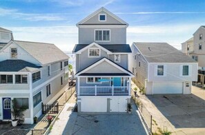 Exterior - Completely Coastal Direct Waterfront Home in Milford As seen on Beach Hunters (Milford)