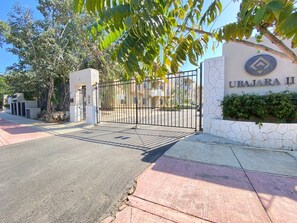 Property grounds - Apartment in the Mayakoba area for 8 people, including a SUV, for 7 days (Playa del Carmen)