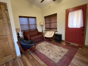 Living area - Crossview Cottage - Has a direct view of the Bald Knob Cross Monument (Alto Pass)