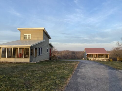 Crossview Cottage - Has a direct view of the Bald Knob Cross Monument