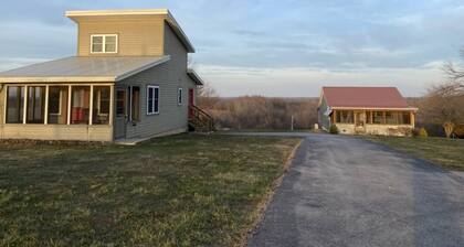 Crossview Cottage - Has a direct view of the Bald Knob Cross Monument