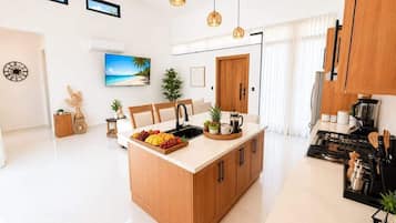 Coffee/tea maker, fridge, microwave, oven
