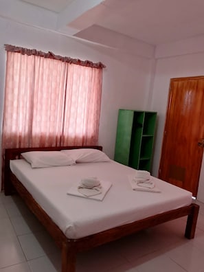 Habitación doble Deluxe, balcón, vista a la playa | Ropa de cama 