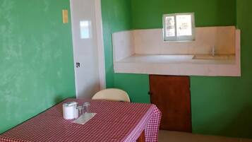 Deluxe Cottage, Balcony, Beach View | Tempat makan