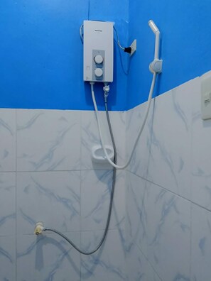 Basic Double Room, Balcony, Beach View | Bathroom - Medano Resort Camiguin  (Mambajao)