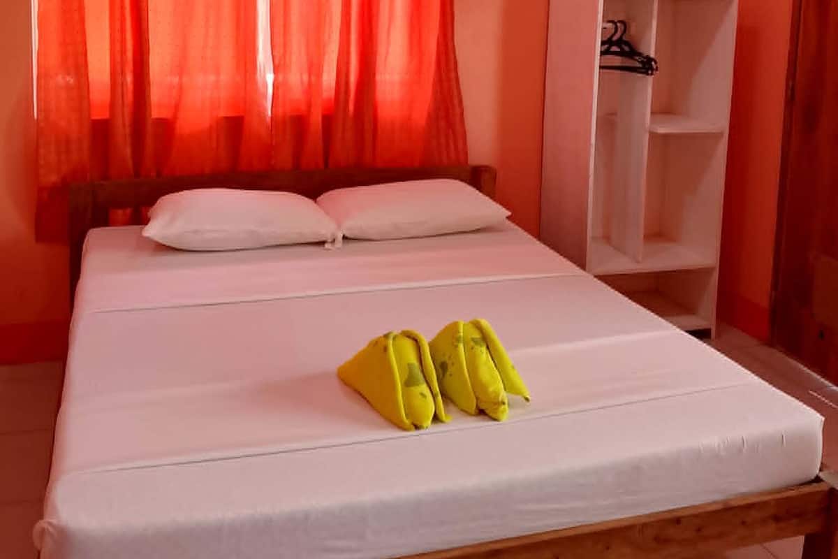 Habitación doble Deluxe, balcón, vista a la playa | Ropa de cama 