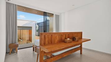 Luxury Villa, 3 Bedrooms, Balcony, Pool View