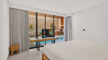 Iron/ironing board, free WiFi, bed sheets