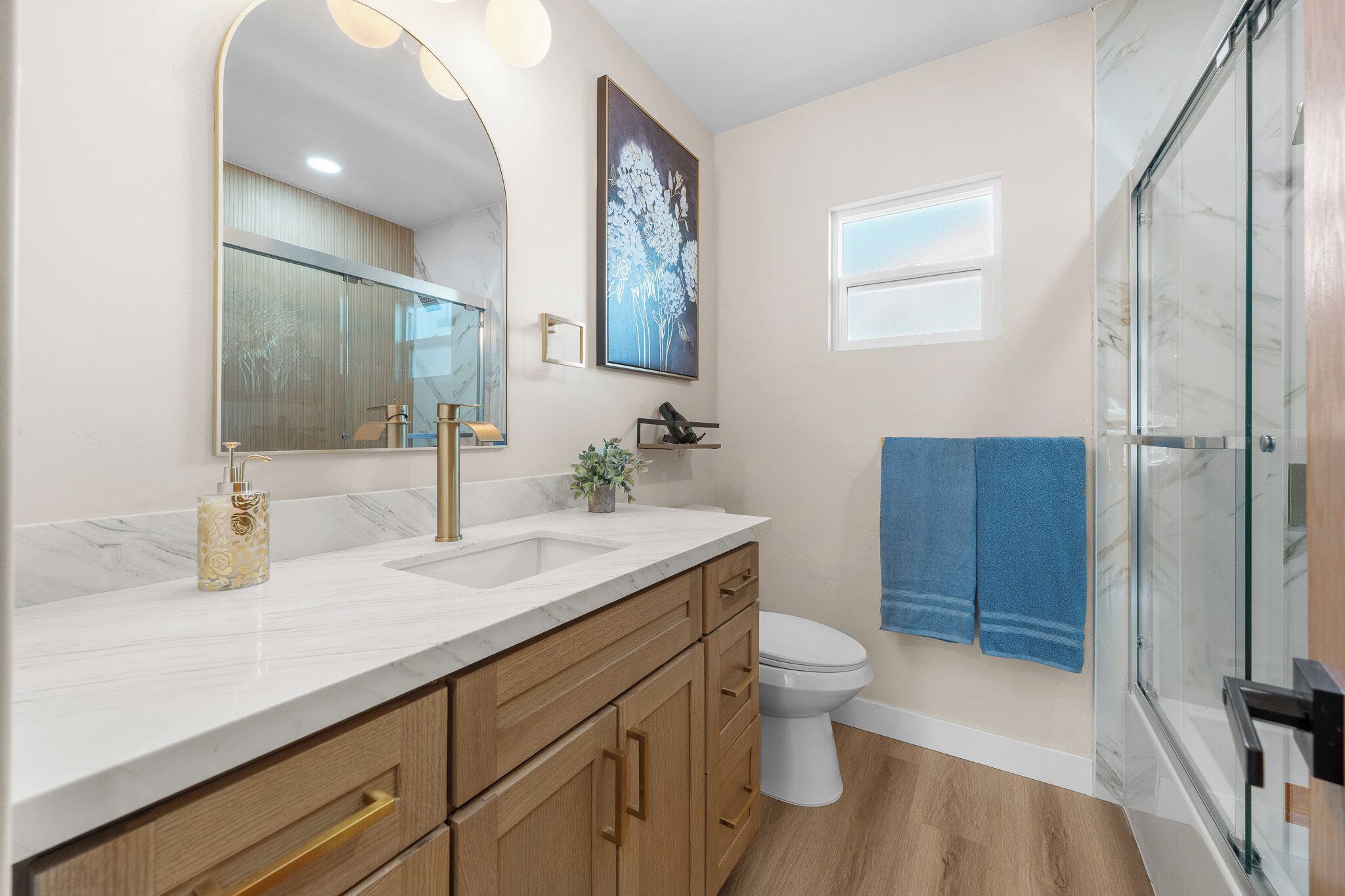 Regadera, amenidades de baño ecológicas, secadora de cabello, bidet 