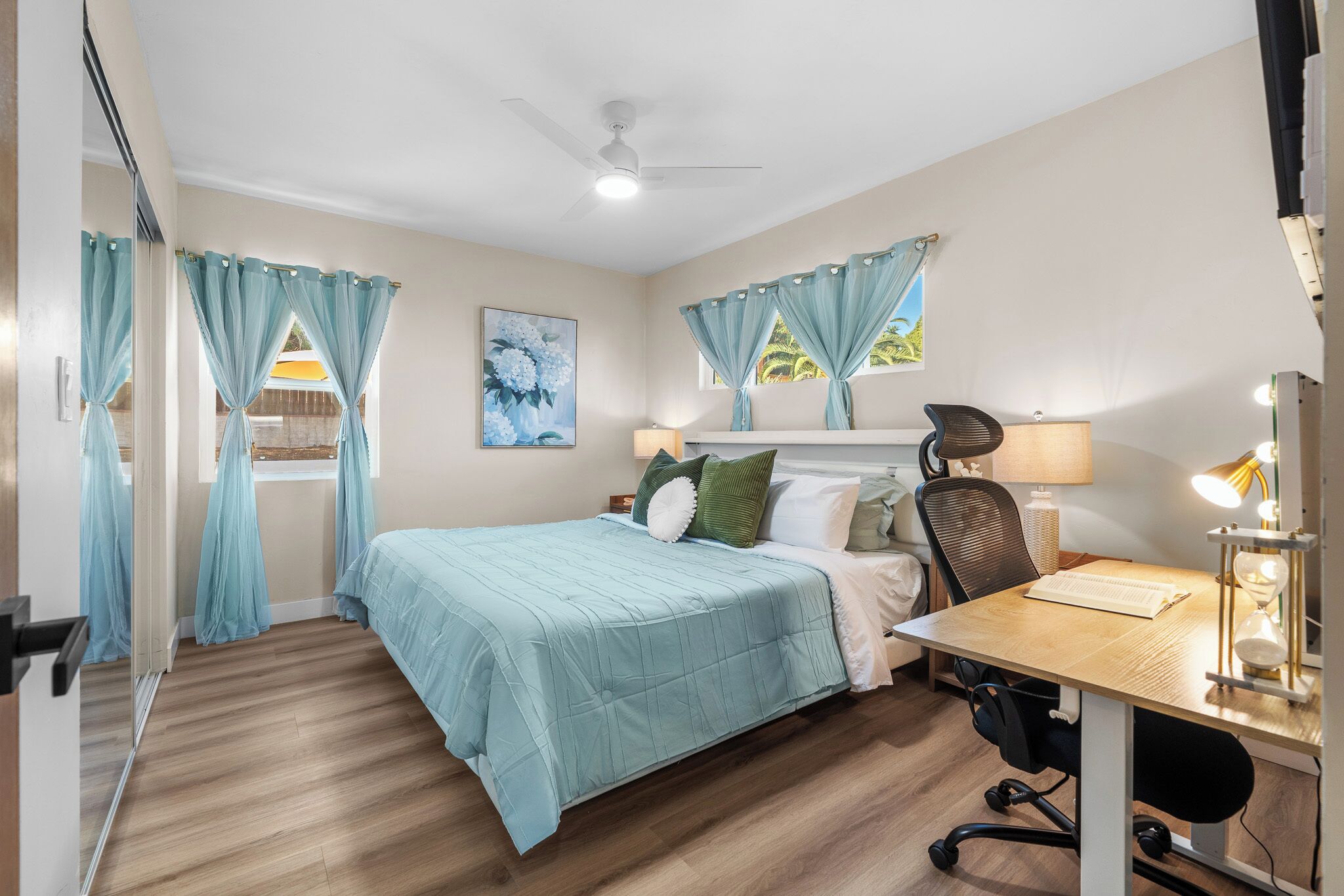 3 habitaciones, escritorio, tabla de planchar con plancha y wifi gratis 