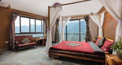 Breathtaking Mountain View & Balcony | King Bed