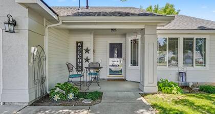 Peaceful 3BR,2BA/ Backyard Oasis!