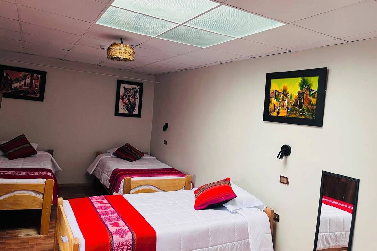 Dormitorio compartido clásico, solo para mujeres | Wifi gratis y ropa de cama