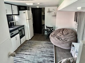 Interior - Cozy lil 1 bedroom getaway (Rockport)