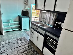 Private kitchen - Cozy lil 1 bedroom getaway (Rockport)