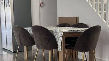 House | 4 bilik tidur