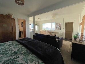 Free WiFi, bed sheets - Beachfront Coastal Studio at Glinks Gully (Te Kōpuru)
