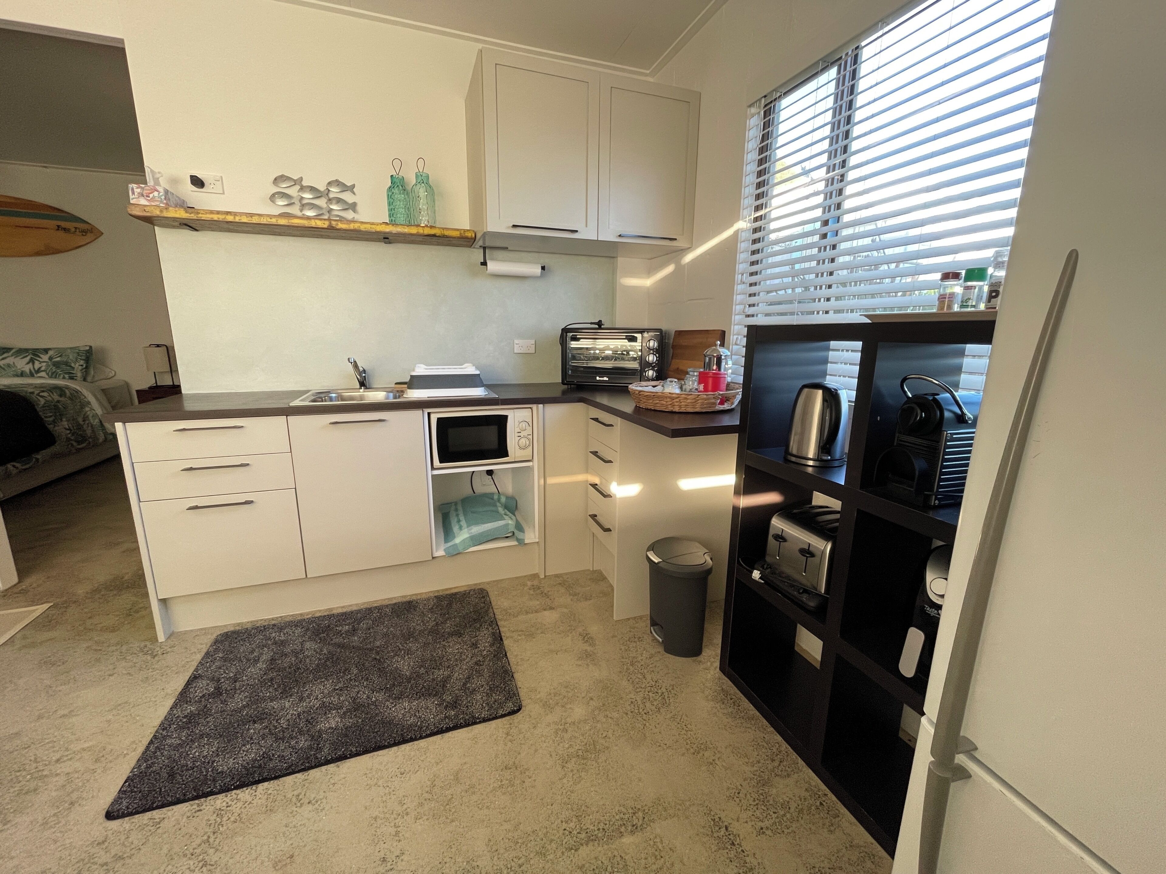 Coffee/tea maker, fridge, microwave, oven