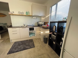 Coffee/tea maker, fridge, microwave, oven