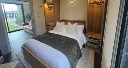 Modern & Stylish Studio Apartment-1 Bedroom (Double Bed) & 1 Sofa Bed (Double)