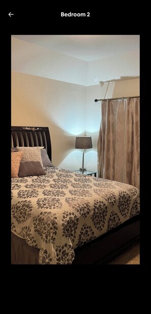 Room - Cozy 3-bedroom house in perfect Grand Prairie with AC (Grand Prairie)