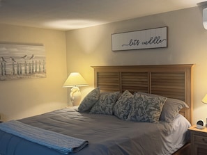 1 bedroom, WiFi, bed sheets - Beach Within Reach @ Nanoose - Studio Suite (Nanoose Bay)