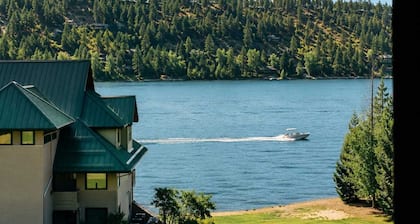3 BR Penthouse, Lake Views, Near Gozzer