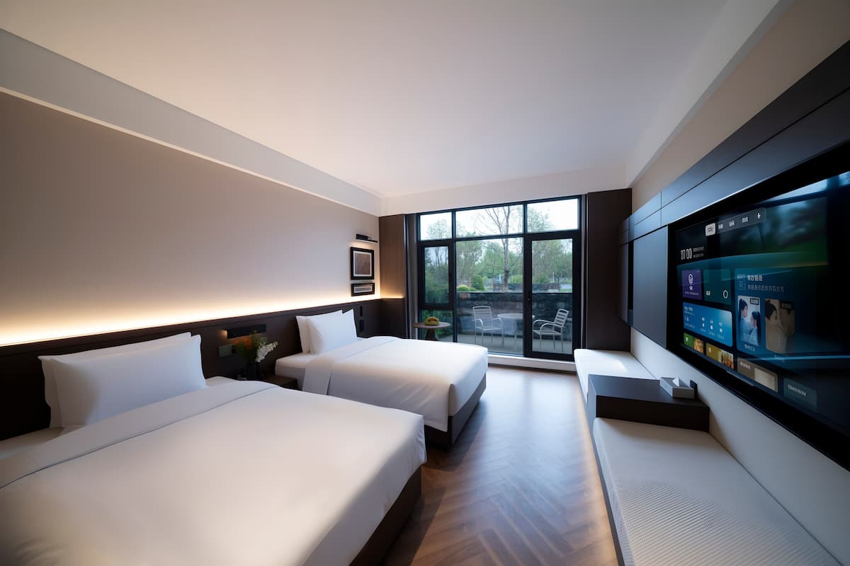 Cubrecamas, minibar con artículos gratuitos, wifi gratis y ropa de cama 