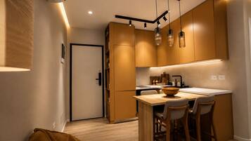 Junior Apartment, Balcony, City View | Dining