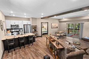 Interior - 8 Tall Oaks - Tall Timbers Escape (Hollister)