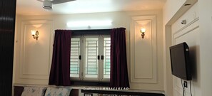 Interior - Premium Room w/Private Bath and Wi-Fi, Hyd (Hyderabad)