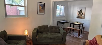 3-BR House in Norfolk perfect for relaxing- close to beaches, shopping & bases!
